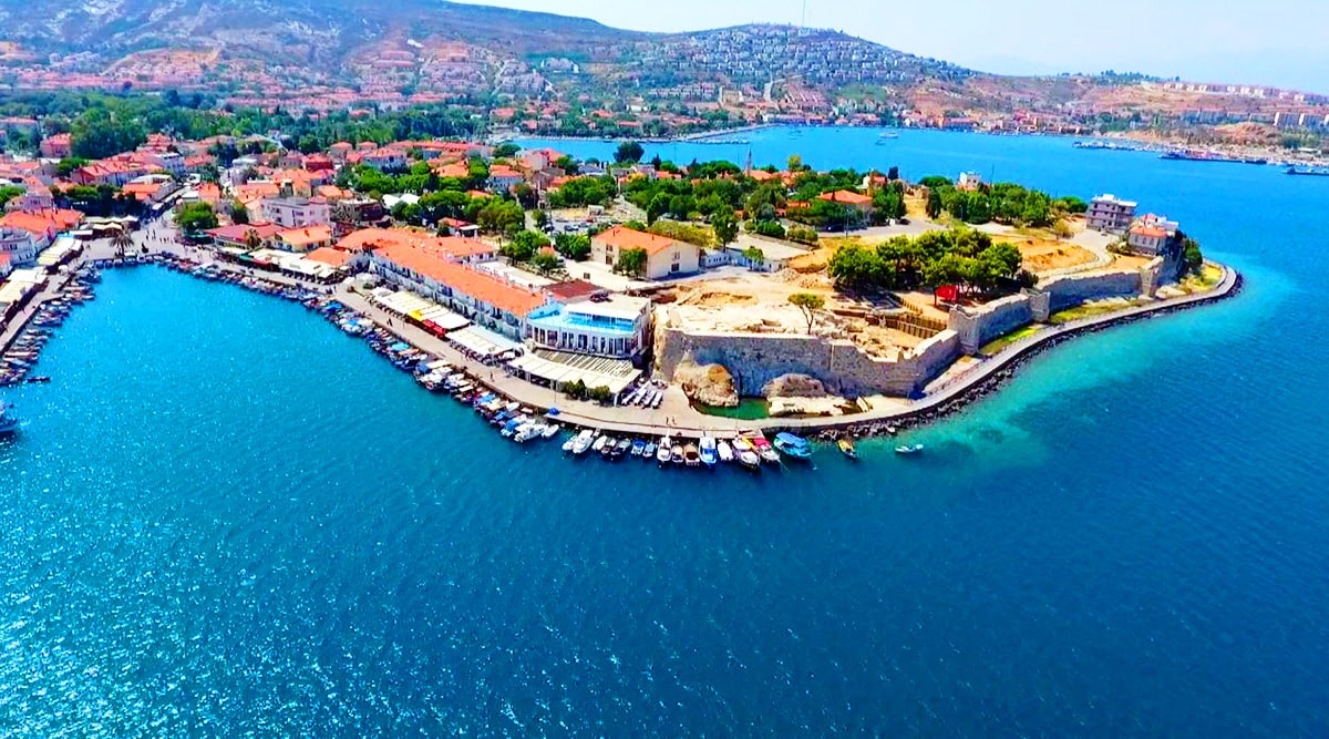 Foça Autovermietung: Entdecken Sie Geschichte und Natur